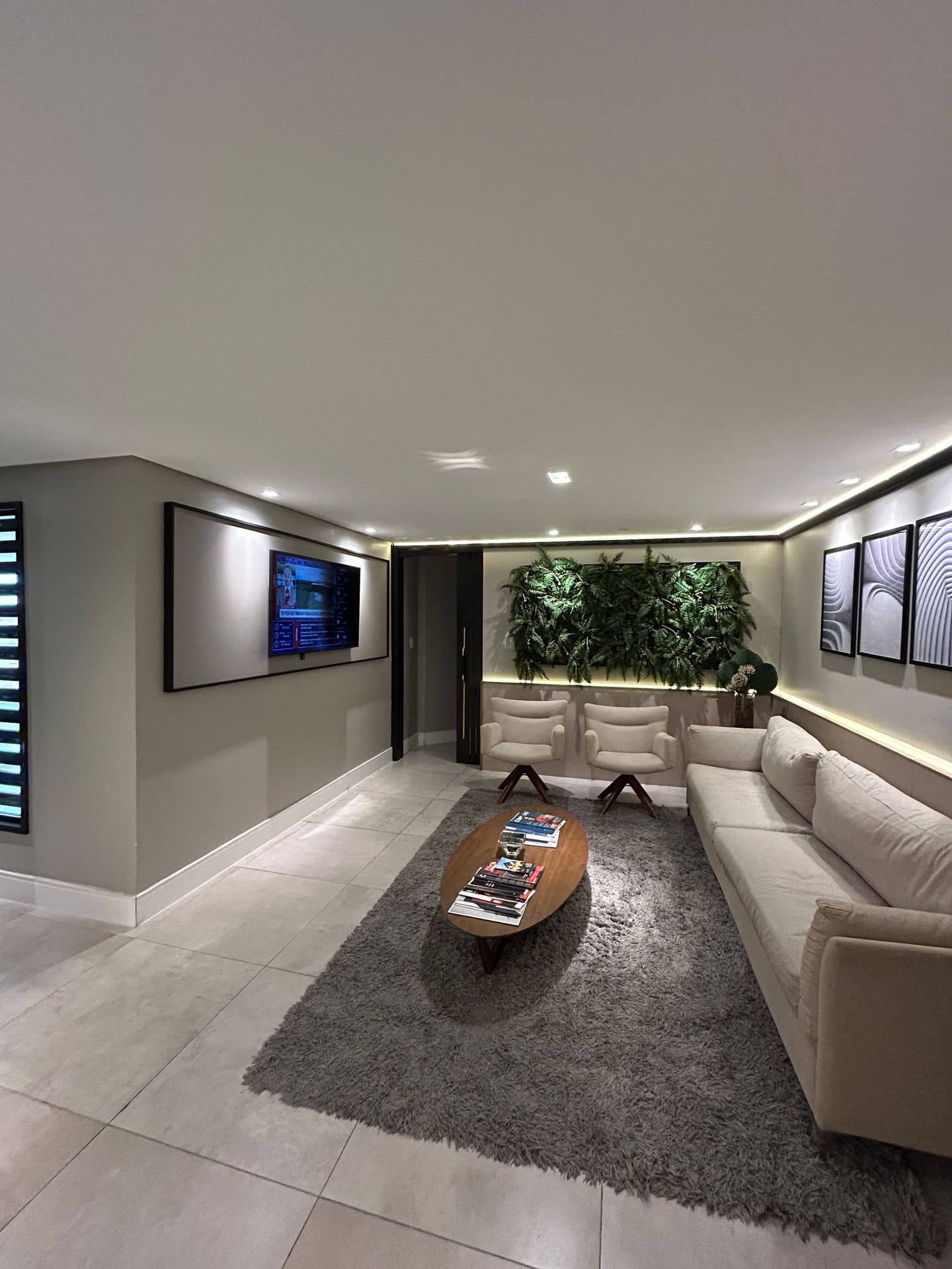 Sala de espera do escritório da N1 Investimentos